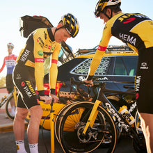 Afbeelding in Gallery-weergave laden, Neem een abonnement op RIDE en krijg een Team Jumbo-Visma fietspomp cadeau